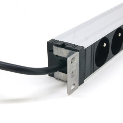 Multiprise rackable 19 pouces 9 prises Fiche C14 fixation orientable