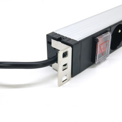 Multiprise rackable 19 pouces 8 prises avec interrupteur Fiche C14