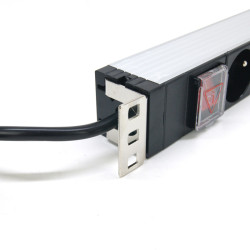 Multiprise rackable 19 pouces 8 prises avec interupteur fix orientabl