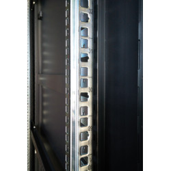 Baie serveur 42U 600x800 porte verre/4 ventil/arrière saloon nid ab.